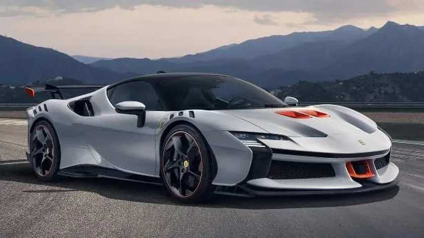 Los nuevos Ferrari SF90 XX Stradale y SF90 XX Spider son versiones limitadas y aptas para carretera, con una potencia de 1030 CV.