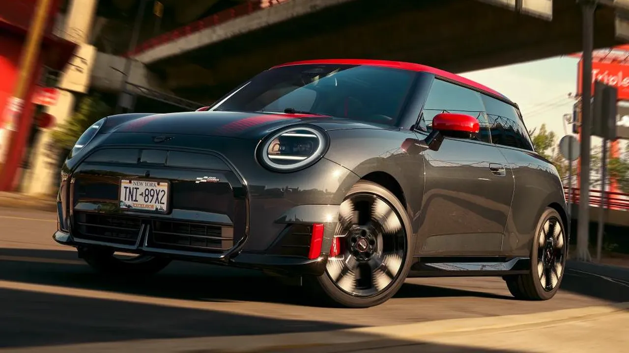 MINI John Cooper Works: diseño deportivo con detalles en rojo intenso.