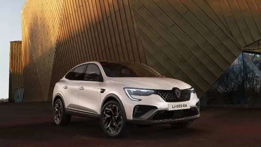 Renault Arkana: SUV coupé híbrido que combina versatilidad, atractivo diseño y rendimiento excelente.